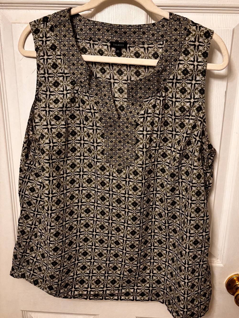 Talbots Green,Black & Cream Sleeveless Printed Split-Neck Top